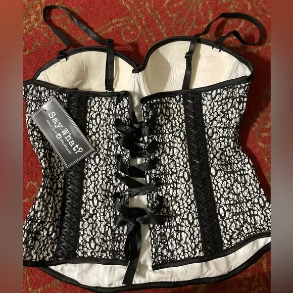 Black & White Bustier - Picture 4 of 4
